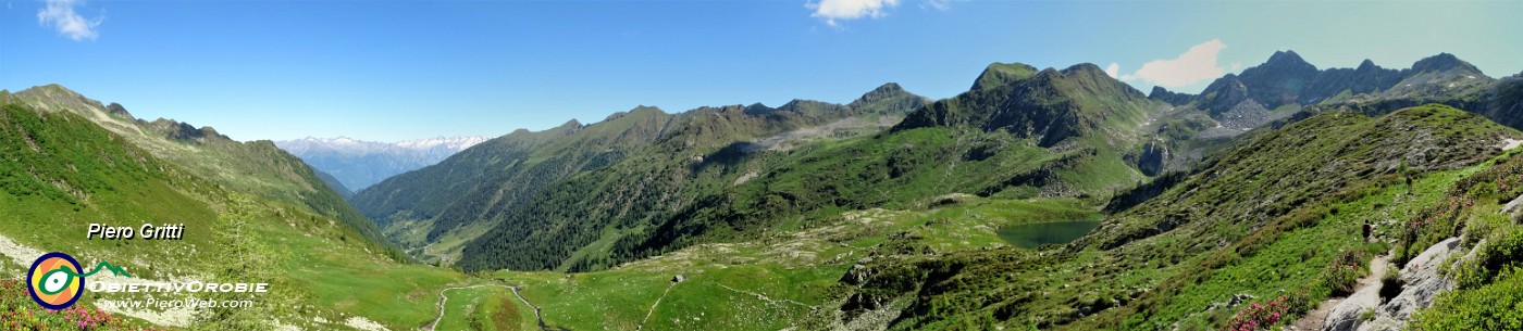 30 Dal sent. 201 vista sulla Valle Lunga (di Tartano), i Laghi di porcile, Cima Cadelle.jpg